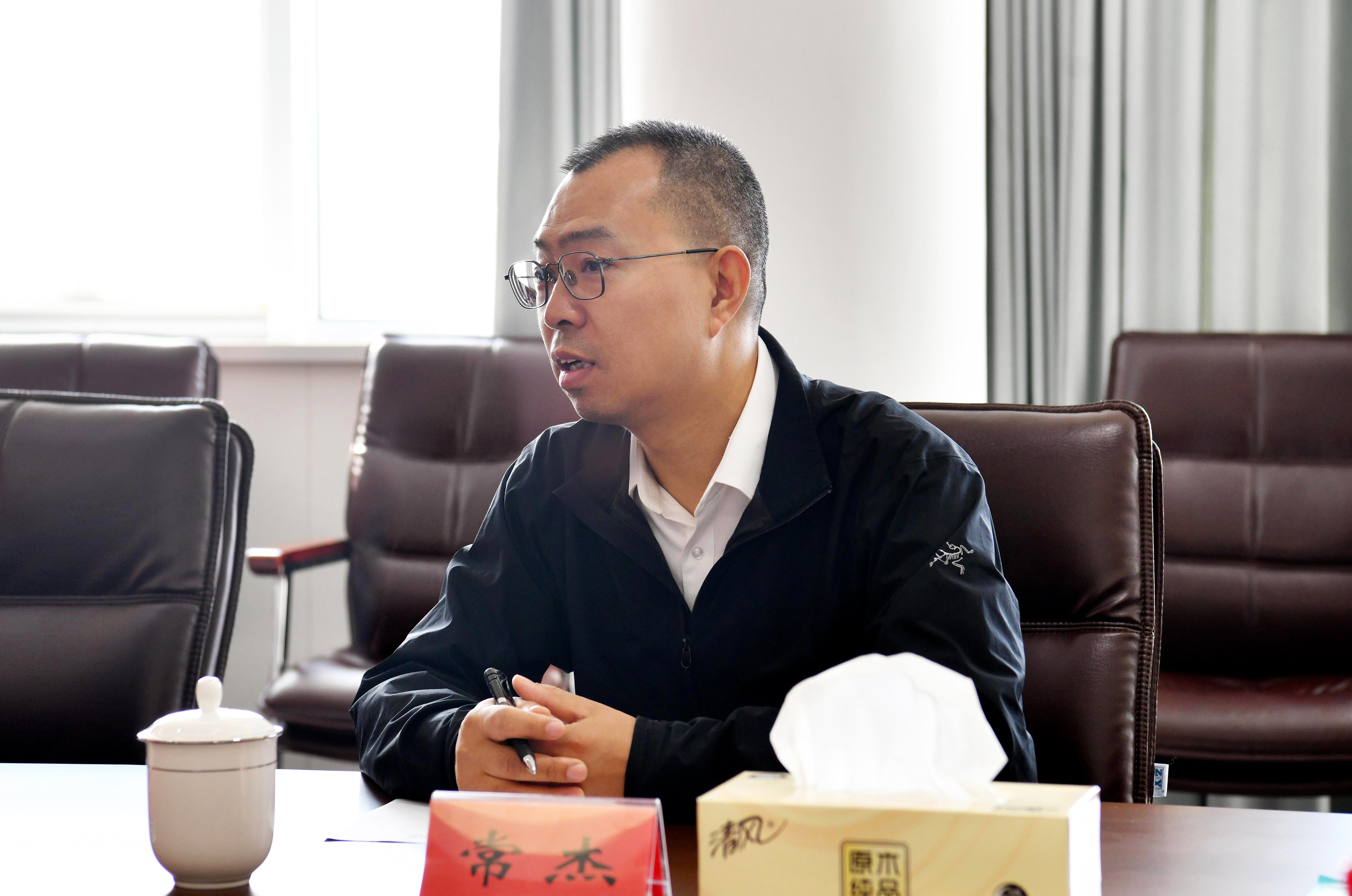 臺(tái)鈴長(zhǎng)續(xù)航電動(dòng)車(chē)